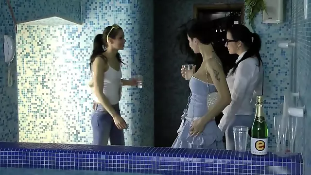 مجموعات مص زب, شقراوات, سحاقيات شقراوات, شقراء مع المجموعة, سحاقيات مص ابزاز, مص استمناء الكس
