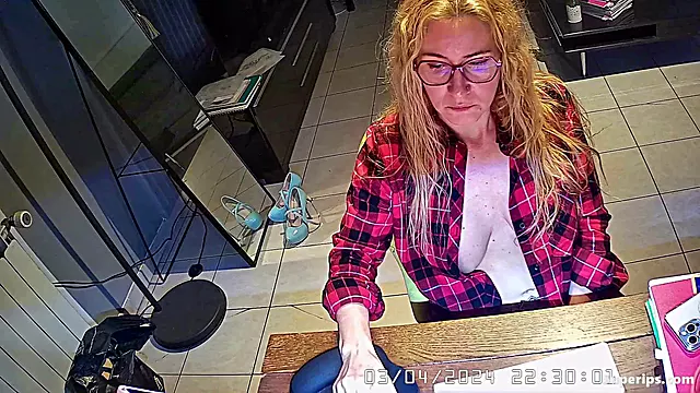IPCAM Mature American teacher shows her tits