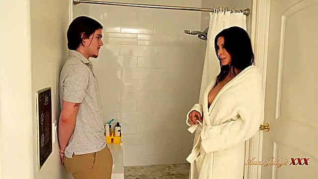 Prsata Brunetka, Velky Penis, Prsatá Mamina, Tit Kurva Čurák, Péro, Velke Prsia Zrale Ženy, Prsa Obrovsky Cock