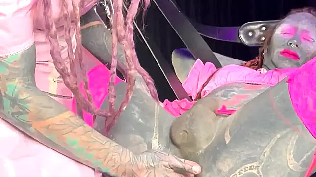 Tattoo Girl Strapon Mode ANAL & Solo