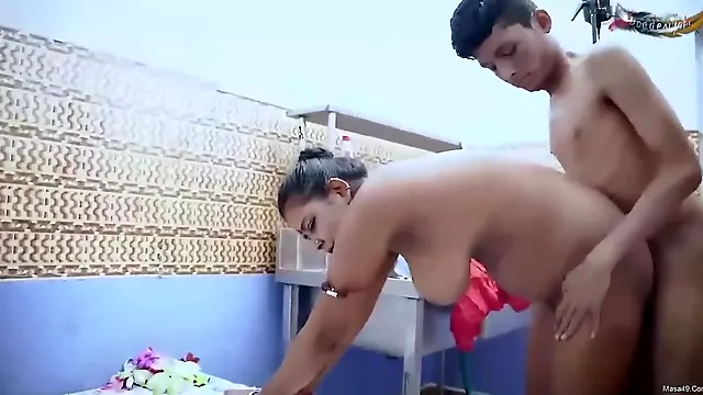 Sa Velikim Sisama Jebu, Velike Sise, Drkanje Sisama, Pusenje, Kurac, Indian Mam Fack Full Hd