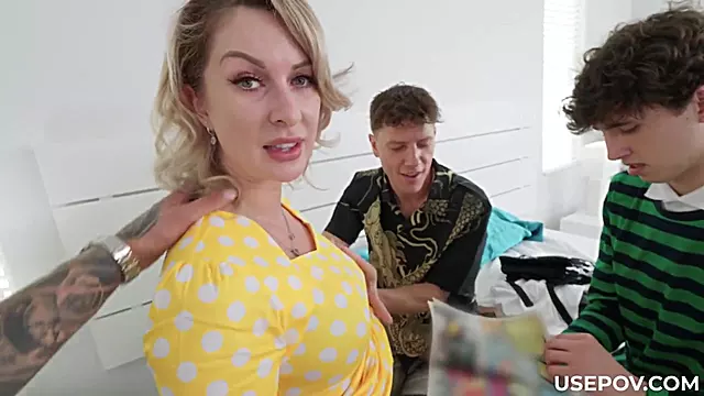 Grupnjak Plavusa, Milf Plavusa, Jebanje Dobre Milf, Mama, Mame U Kuci, Milf Orgije, Grupno Sa Mamom