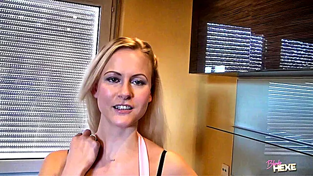 Blondine Blowjob, Footjob Og Blowjob, German Femdom, Fodfetish, Fetisch German, Tysk Herskerinde