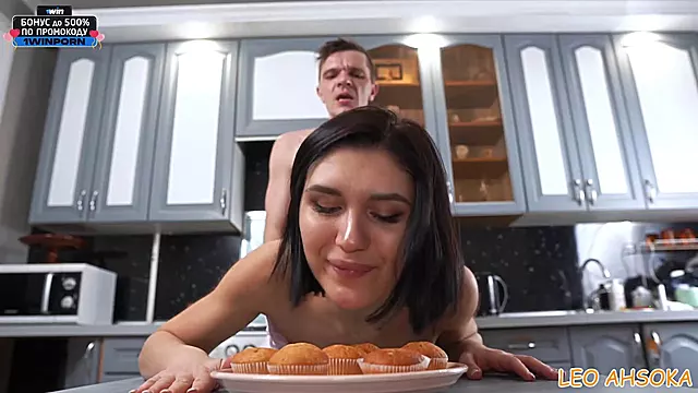 Extrem Hard Blowjob, Öffentlichkeit Blasen, Russisch Brunette, Mädchen Holen Sich Eine Runter