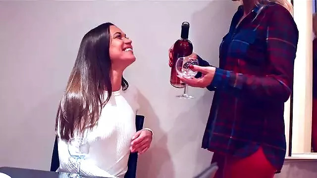 Alyssa Reece And Cherry Kiss - Life In A Glass