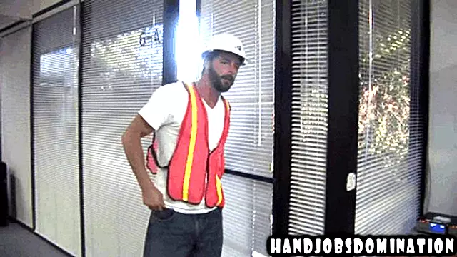 262 - Construction Guy Gets Great Handjob