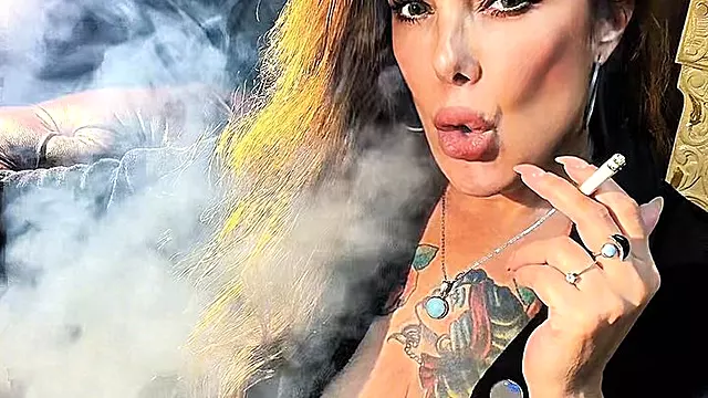 Szőke Arc, Szőke Érett, Érett Domina, Hair Fetis, Mature Fetis, Hosszú, Hosszu Körmök, Érett Vöröshajú