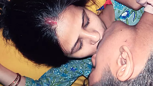 Horney Wife Threesome Enjoy Cocks