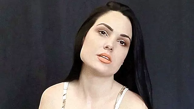 Smoking Girl Hot Lips 100's Model Paula Video 0076
