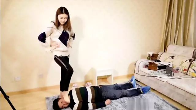 Chinese trampling and face kicking