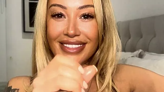 A Lesson In Jerking Your Cock With Miss CeCe Peach