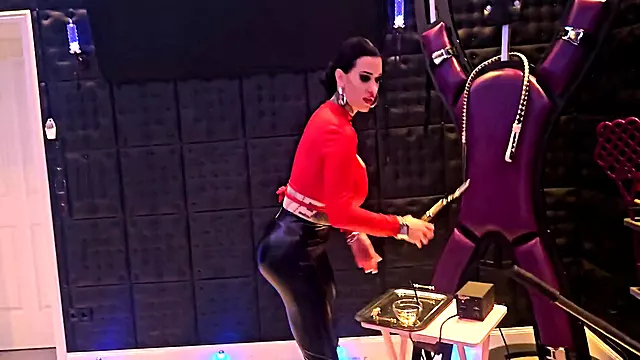 Femdom Amateure, Rauchen Amateur, Gefesselt Hausgemacht, Gefesselt, Zigaretten Rauchen, Femdom Deutsch