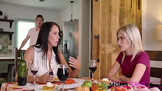 Drkanje Sisama, Prljavi Razgovor, Tuca, Voli Da Se, Jebi Me Dok Mama Ne Dode, Molim Te Mama