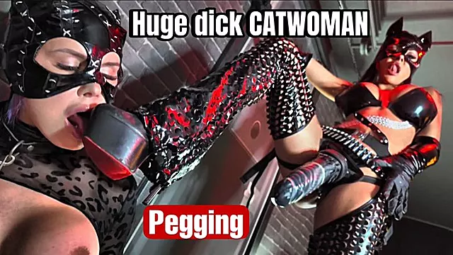 EvilWoman: Huge dick catwoman pegging