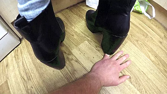 Hands & Fingers Crushed For Over 10 Minutes Chelsea's Boots Heels