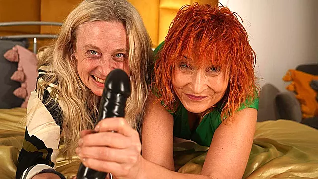 Blonde Reife Strümpfe, Doppel Faust, Lesbischefrau, Faust In Fotze, Rothaarig Faust, Reife Lesben