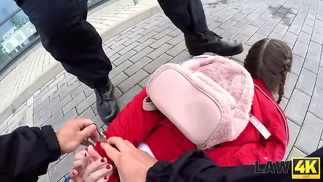 Law4k. messy sexual services for 2 guards help babe