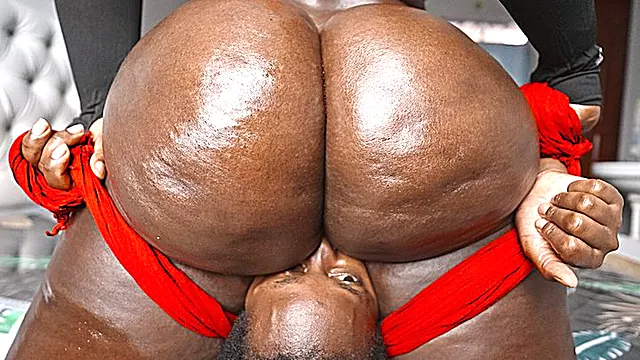 Too much Farting Ass for the househelp s small face (Extremely gassy video)