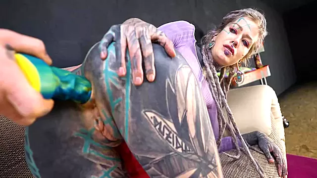 Amatrice Tatouée, Grosse Bite Anal, Grosse Anal, Gros Gode Et Bite, Première Anal Gros Bit