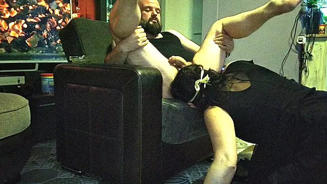 Amateur Erniedrigung, Amateur Mutter, Amateur Arschlecken, Eier Saugen, Brünette Blowjob, Reife Mutter