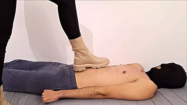 Fetish Laarzen, Trample Laarzen, Penis Fetisch, Pik In Slipje, Klaarkomen Op Laarzen, Slipje Klaarkomen