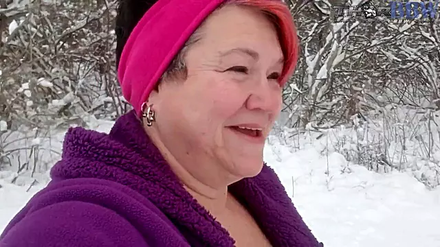 70 År Mormor, Bbw Bedstemor, Udendørs Granny, Ældre Bedstemor, Piercet Bedstemor, Bedstemor Med Piercing