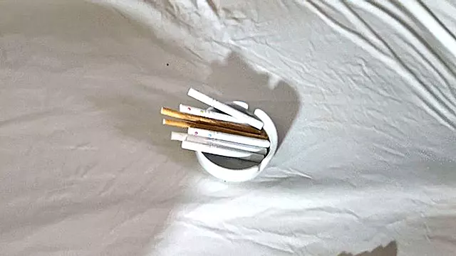 Moreninha Dominadora, Fumando Cigarro, Classico, Fetiche Sujo, Pes Sujos Dominacao, Pés, Podolatria
