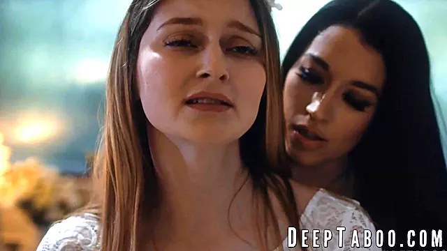 Ngoại Tình Trong Phòng Tắm, Lesbian Cô Dâu, Vụng Trộm, Đồng Tính Nữ Đầm, Ăn Uống Trong Âm Hộ