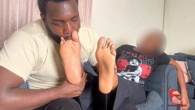 Long Toe Diva Feet Sniffed Bare Nails Toes Sucked