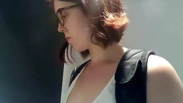 Výstřik Na Amatérku, Sólo Masturbace Ženy, Masturbace Ve Sprse, Šmírování V Koupelně, Hlava V
