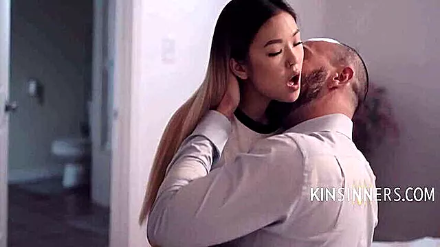 Asiatky, Asiatky Interracial, Mladičke Asiatky, Japonske Brunetky, Otec A Teen, Otcim, Japonky