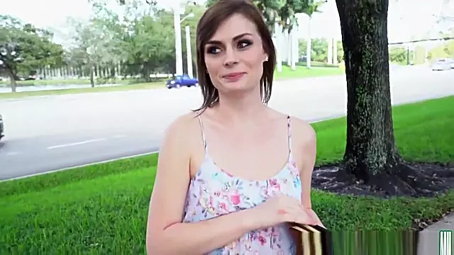 Babeete, Sexy Pradilko, Hard Felace, Venkovni Koureni Penisu, Výstřik A Prsa, Pornoakce, Venku
