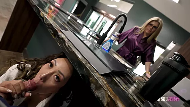 Irklararası, Büyük Meme Sikme, Büyük Memeli Esmer, Büyük Göğüsler Ile Hot Milf, Büyük Meme