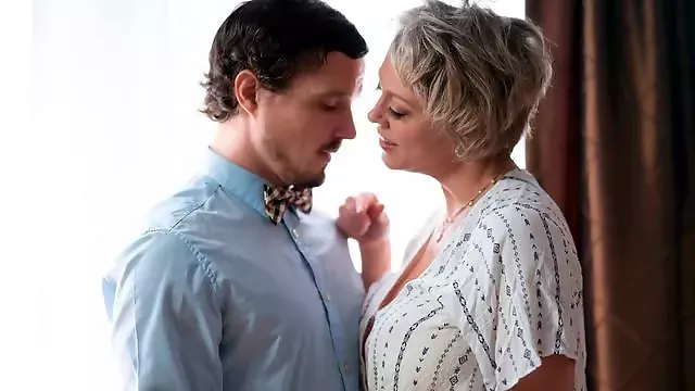 Sani Tatuati, Milf, Cu Par, Pula Mare Muie, Pula Mare, Futai Cu Grase Frumoase, Grasa Cu Sani Mari