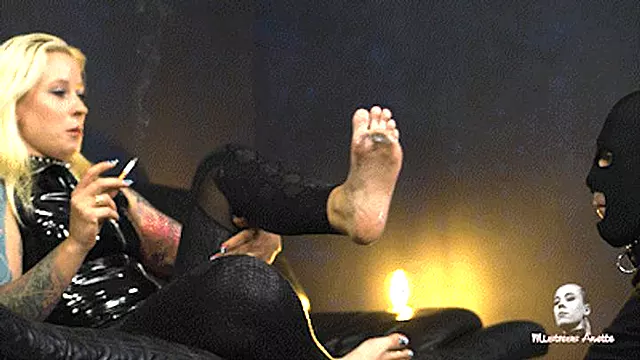Bdsm Kvinder, Feet Dominans, Femdom Dominans, Ryger Dominans, Beskidte Fødder, Slikke Fod, Fødder Tilbedelse