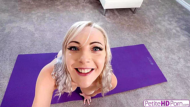Velky Prsa Felace, Blond Na Kozy, Hluboky Vystrik, Výstřik A Prsa, Příliš Hluboko, Ženské Tělo