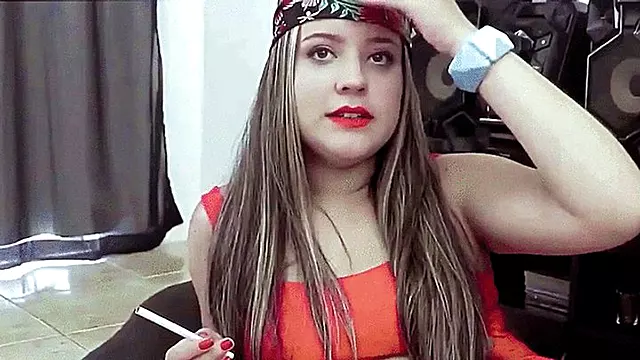 Smoking Sexy 120's Model Andressa Video 0038