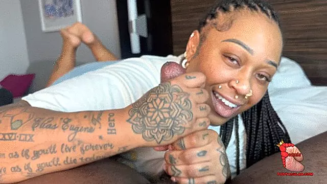 Good Guys Finish With A Cumshot - Goddess Ianna Handjob In The Pose