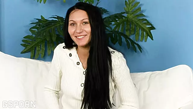 Černovláska Kundu, Prsate Cernovlasky, Hluboké Dildo, Hluboke Kundy, Modelky, Velké Kozy, Zasouvání Do Kundy
