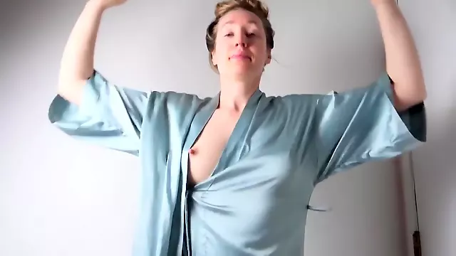 Rose Kelly Stretching Hairy Pussy Slip Video