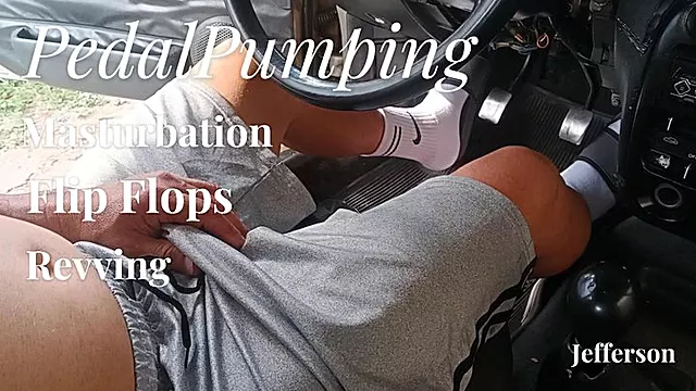I pump pedals with flip flops and socks at the same time I masturbate with the flip flop (T)