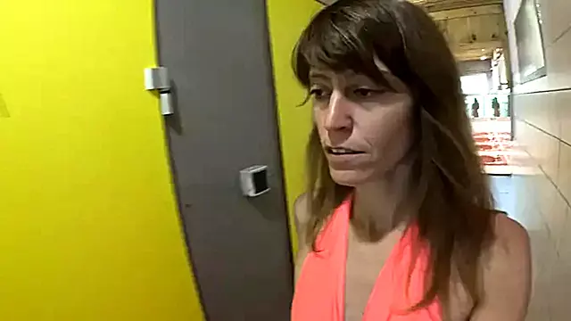 Amator Amciq, Hamamda Icinə Boşalma, Sarışın Minet, Tualet, Xala, Üvey, Amciq Seksi, Ictimai Tualetdə