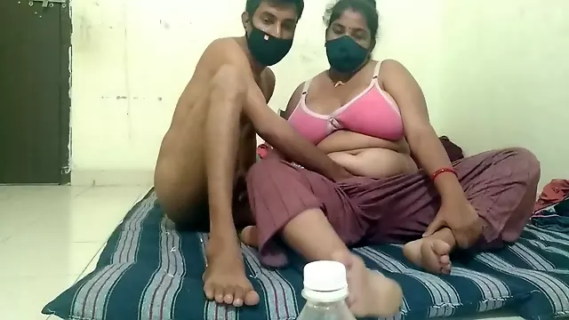 Milf Mit Großen Titten, Dicke Titten Outdoor, Bruenette Und Großer Schwanz, Brünette Milf