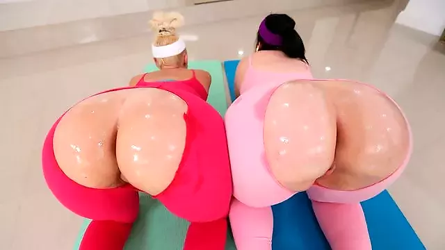 Tupla Munaa, I Tupla, Blondi Bj, Takaapäin, Kolmistaan, Milf Legginsit, Runkkaus, Lattialla, Milf Perse
