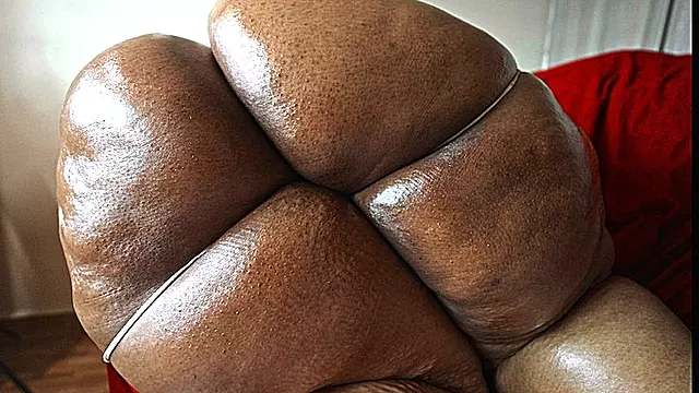 Can this seat handle Fariah s big sweaty unforgiving SSBBW butt FULL VIDEO