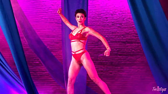Mastürbasyon Dans, Striptize Dance, Dildo Masturbasyon, Kılı Masturbasyon, Kısa Saçlı, Küçük Memeli