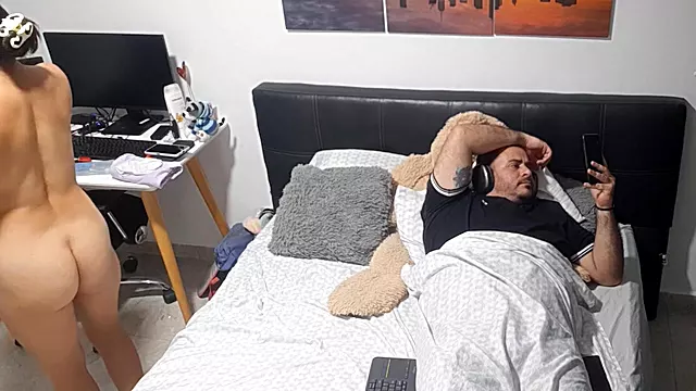 I PASSIONATELY MASTURBATE IN FRONT OF MY HUSBAND AND I FUCK MY GIRLFRIEND