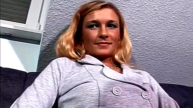 Euter, Blond Milf, Bruenette Fingering, Frau Solo, Solo Fingern, Milf Fingert Sich, Titten Solo Milf