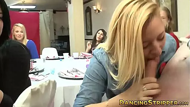 Große Schwänze Blowjob, Blond Handjob, Dicker Penis, Party Schwanz, Kotzen, Spanner Abwichsen