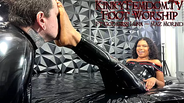 Picioare Murdare, Fetiș Murdar, Fetish Picior Dominatie, Dominație Feminina, Femdom Femeia Domina